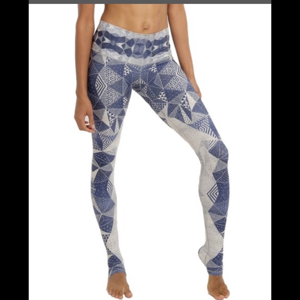 Niyamasol leggings. Blue and white